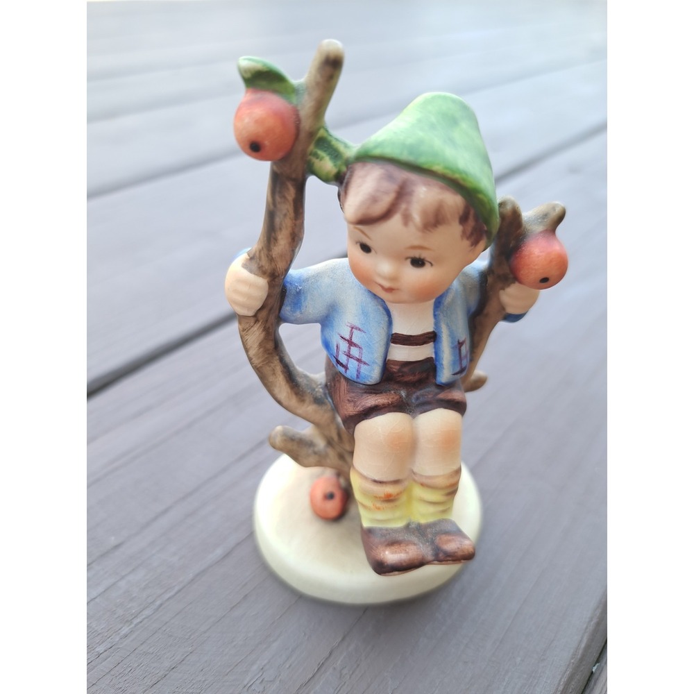 Goebel Hummel Porcelain Figurine "Apple Tree Boy" Collectable Vtg 1960-72 # 142